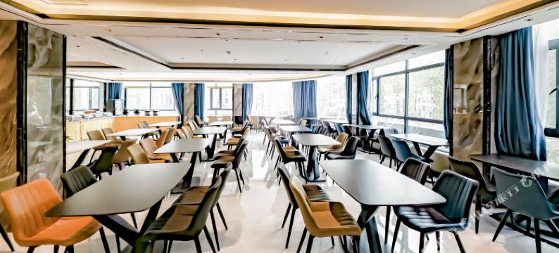 海西大柴旦守信凤之韵大酒店(翡翠步行街店)图片