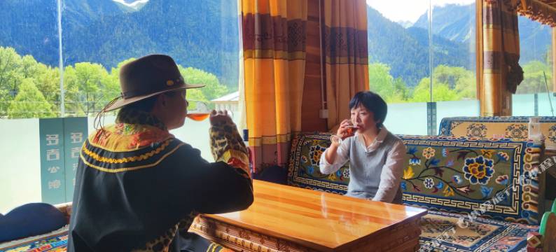 波密七彩行馆(古乡湖景区店)图片