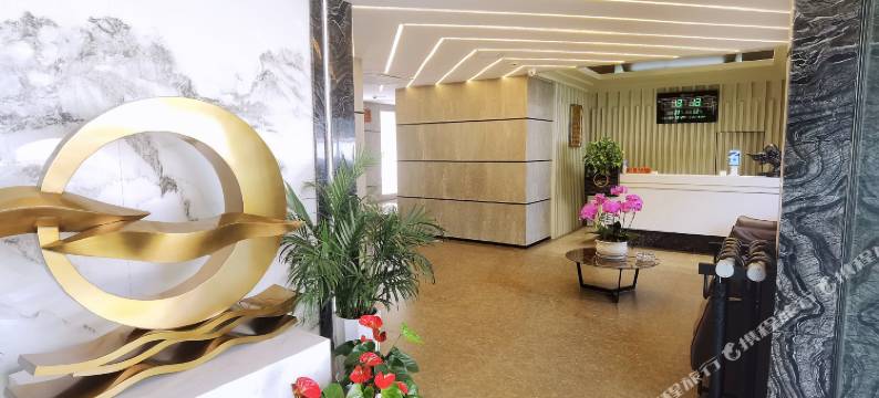 昆明石月南舍酒店(瑞鼎城爱琴海石闸地铁站店)图片