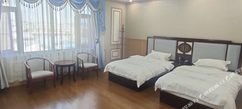 若尔盖岭域净土酒店图片