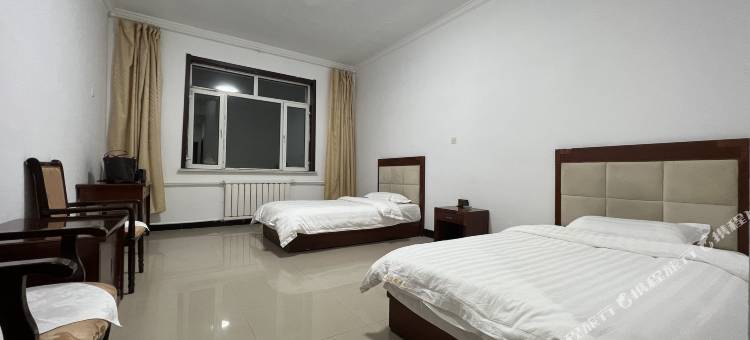 察右中旗鸿骏草原度假中心图片