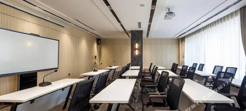 靠岸·十二清居酒店(西双版纳景洪曼城店)图片