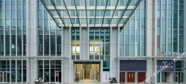 艺途服务公寓(长沙高铁南站木桥地铁站店)图片