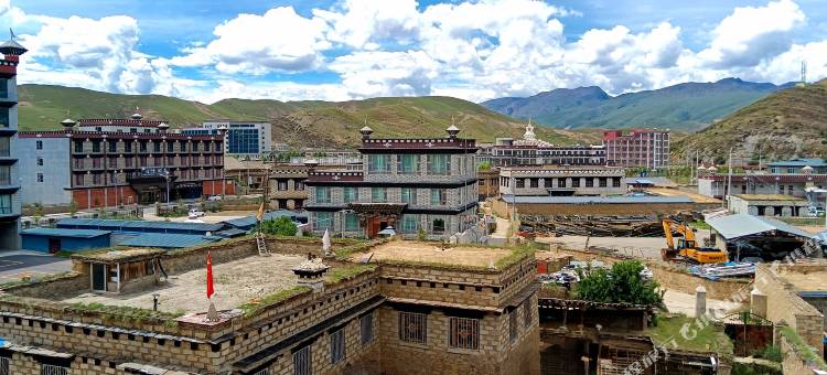 稻城九五大酒店图片