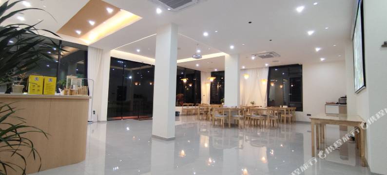 月亮山泉居图片