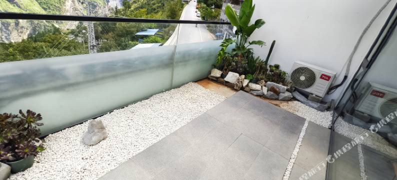 虎跳峡峡山意境民宿图片