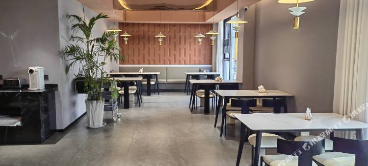 如家睿柏·云酒店(霍邱周集镇店)图片