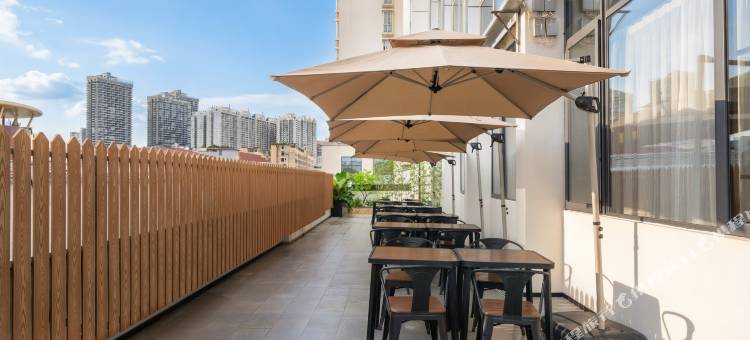 柏曼酒店(南宁中山路美食街朝阳广场地铁站店)图片