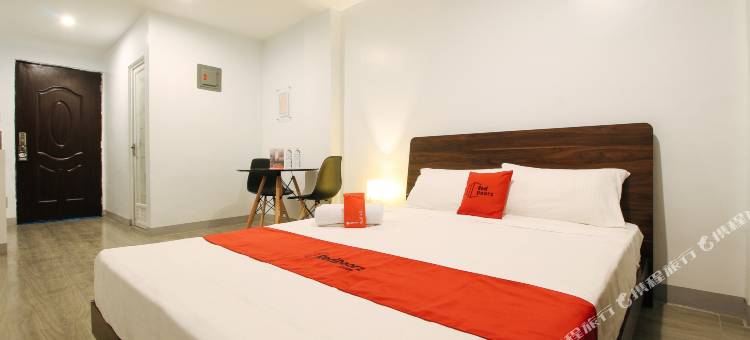 红多兹酒店近佐贝尔罗克萨斯街(RedDoorz near Zobel Roxas St)图片