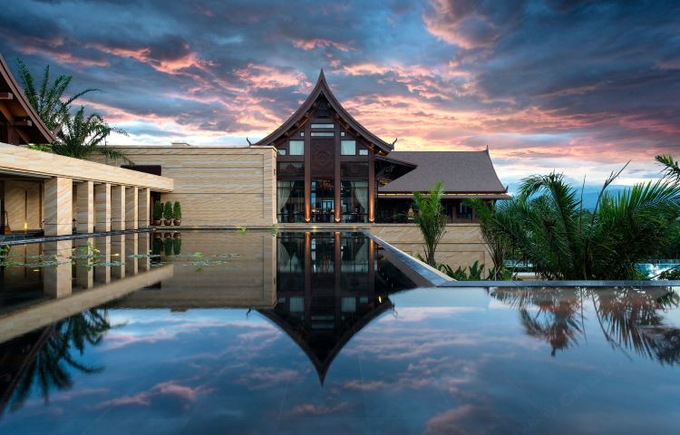 7-day 6-night · Private tours · Xishuangbanna · Private group in Xishuangbanna, stay at Wanda Vista Private Pool Villa Resort Hotel, experience floating afternoon tea in the pool, tropical botanical garden, VIP seats at Mekong River bonfire party, taste Dai cuisine dinner, choose Buick GL8 or Mercedes Benz business models during the journey, and excellent tour guides will serve you.