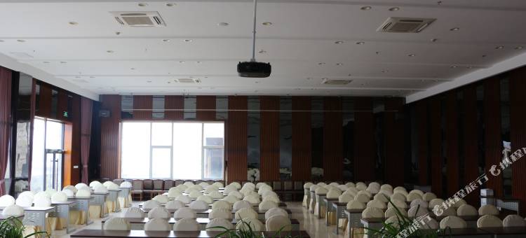 察尔湖度假酒店图片