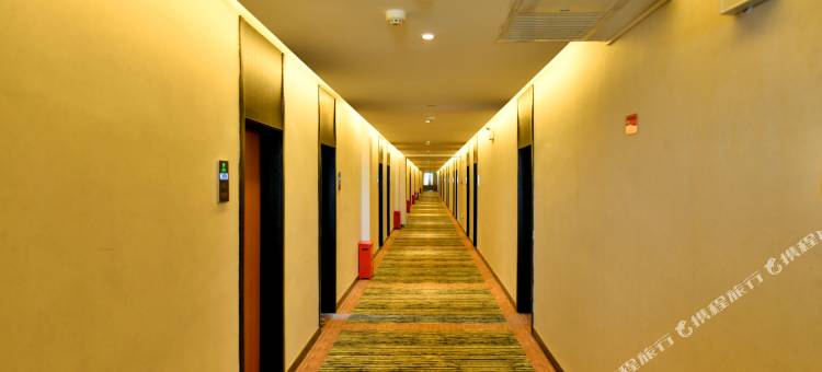 格林豪泰酒店(吉木萨尔准东五彩湾政务中心智选店)图片