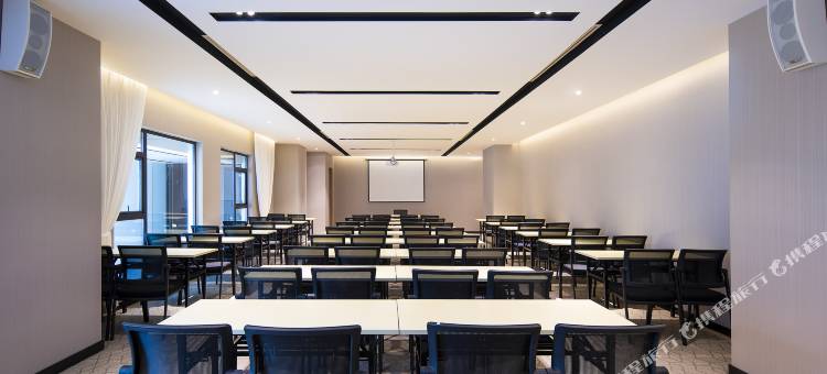 昊枫假日酒店(新都石油大学店)图片