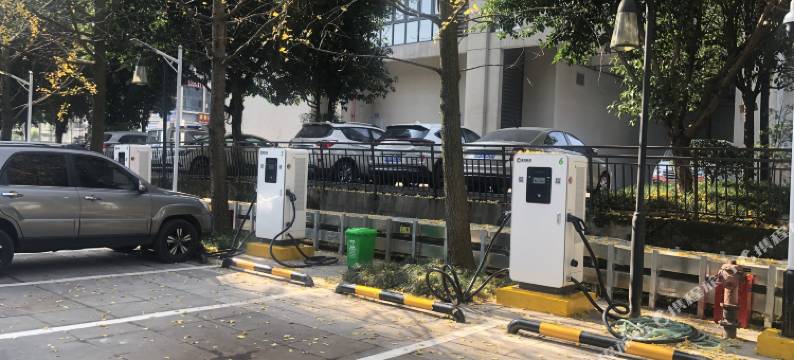 庆泰金贸酒店(重庆西站二郎地铁站店)图片