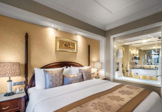 Zhongwei Green Lake HotelHotel Overview