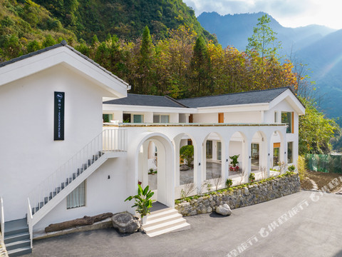 见山·雪山下Snow Mountain私汤温泉民宿