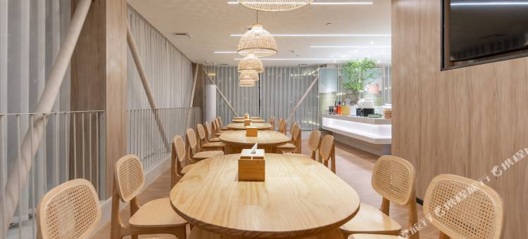 果岭19号酒店(西峡白羽路店)图片