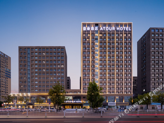 天津中北工业园新科道亚朵酒店