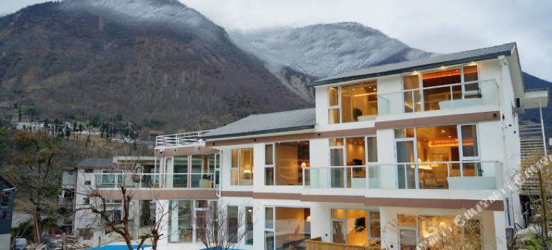 浮予·温泉Villa观景民宿(海螺沟店)图片