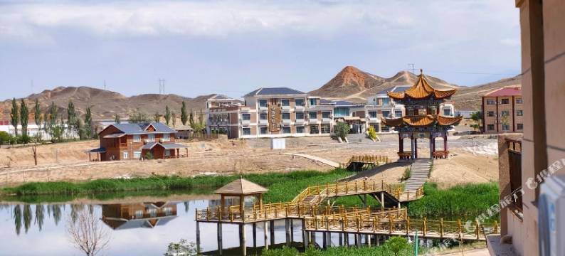 七彩丹霞鸿源酒店图片