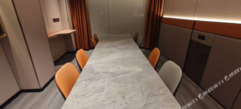 霏凡云海酒店(三亚湾解放路步行街店)图片