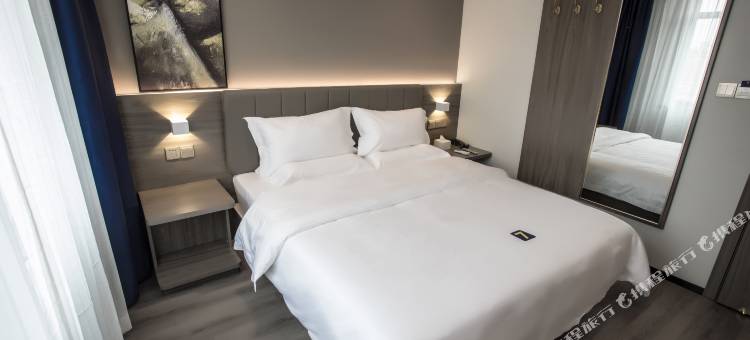 7天优品Premium酒店(鞍山岫岩站前广场店)图片