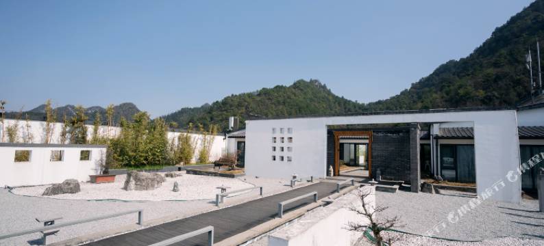 贵阳十里河滩花溪公园地铁站万宜丽景酒店图片