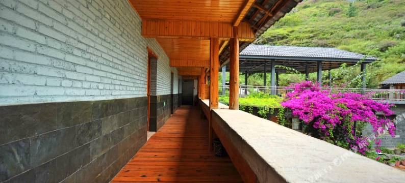 虎跳峡天梯客栈图片