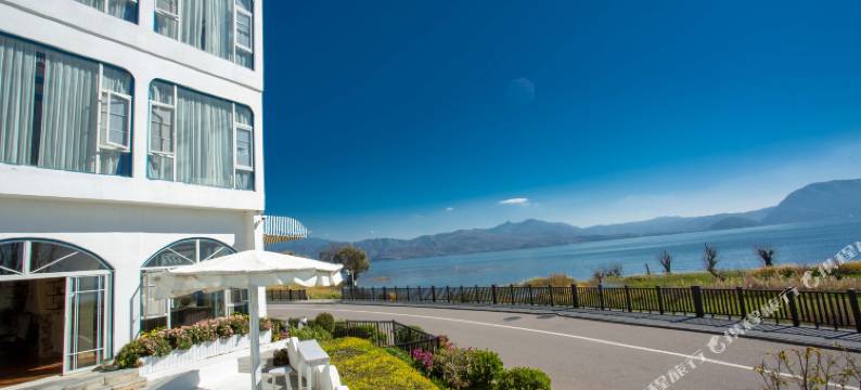 海恋|Cloud Nest·云栖蓝湾·设计师无边泳池度假民宿(洱海店)图片