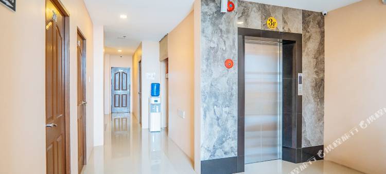 红多兹@民都洛西方白金酒店(RedDoorz Plus @ Hotel Platinum Occidental Mindoro)图片