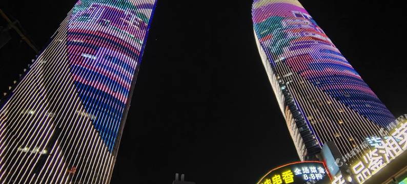 看天玺海景公寓(世茂双子塔店)图片