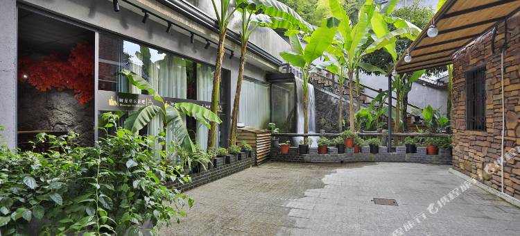 竹尖上的树屋民宿图片