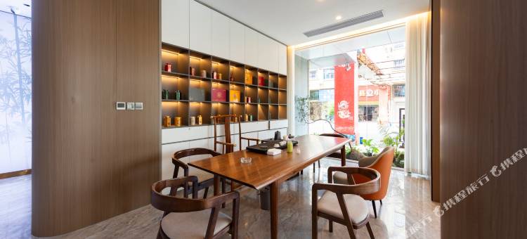 黔花之筑EconomyBusinessHotel兴业酒店(诏安关帝庙梅峰公园店)图片