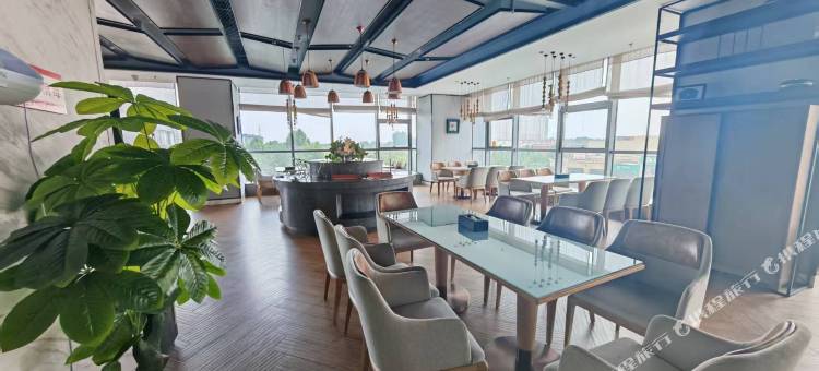 Ai·住欢朋酒店(石家庄灵寿县政府松阳公园店)图片