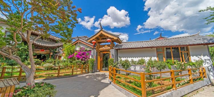 安居·日照金山设计师观雪山全景屋顶咖啡美宿丨静谧花园图片