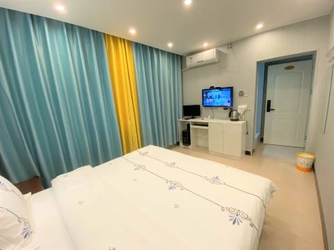 昆明春天红商务酒店(世纪城珥季路地铁站店)