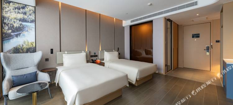 阿勒泰万驰广场迎宾路亚朵酒店图片