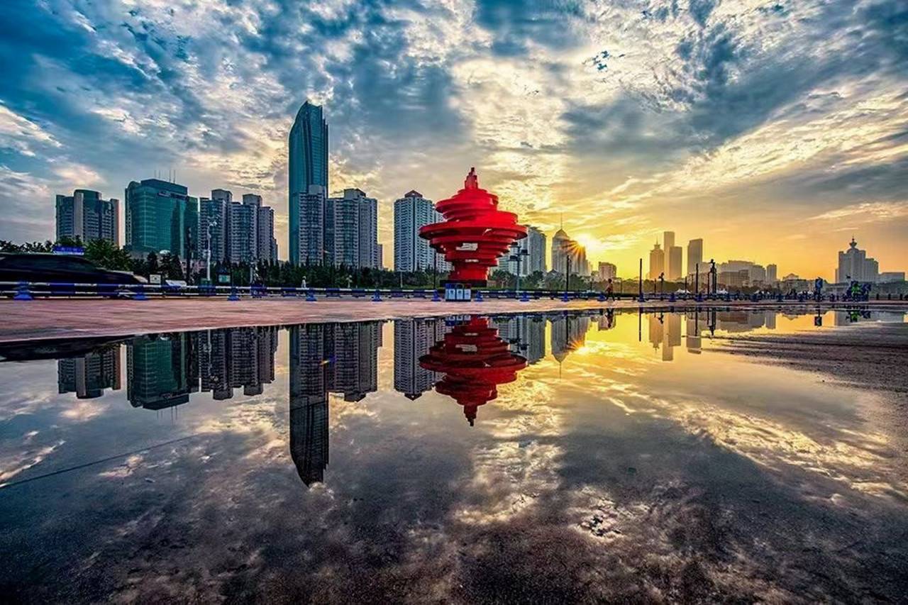 青岛五四广场海景美仑国际酒店图片