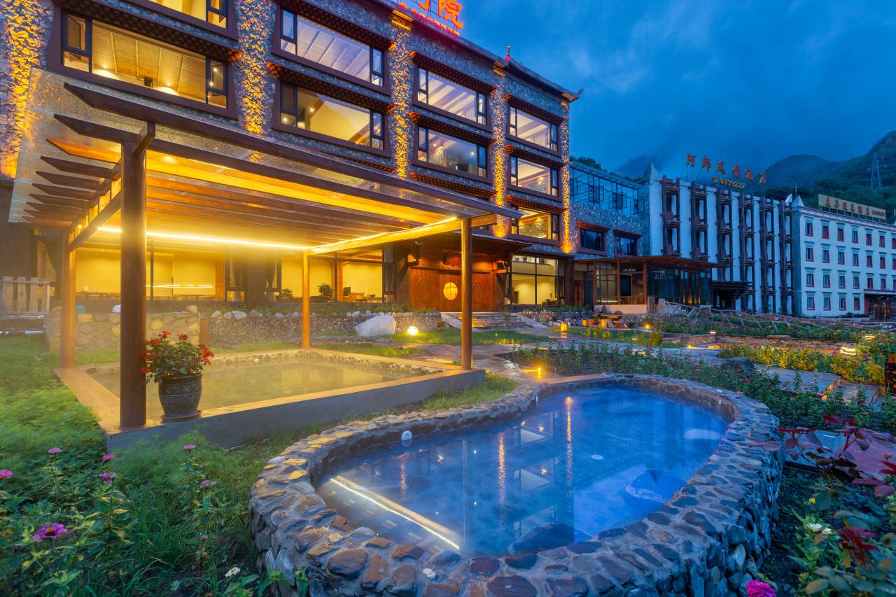 穹苍·别院 | 私汤温泉观景度假民宿(理县古尔沟店)图片