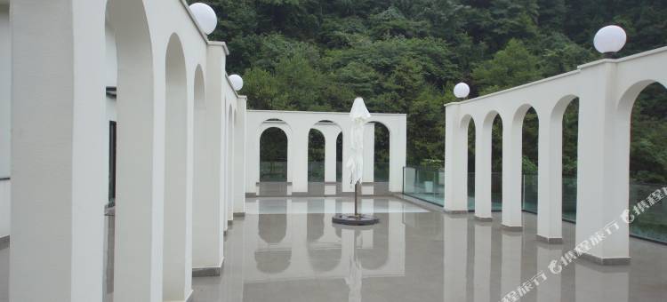 碧峰峡揽山设计师民宿图片