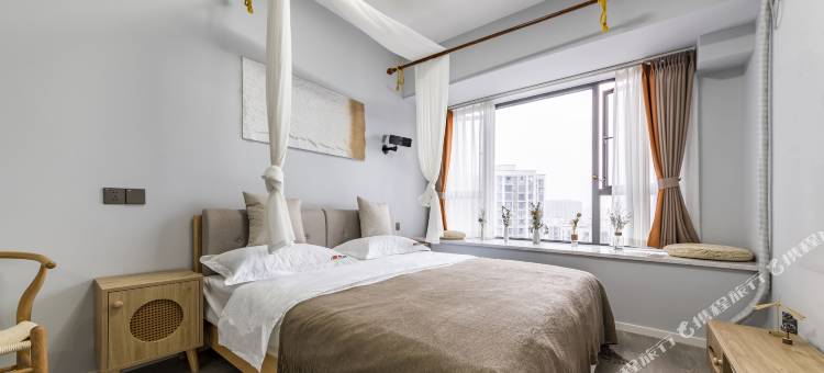 栖牛投影自助公寓(乐山世豪广场店)图片