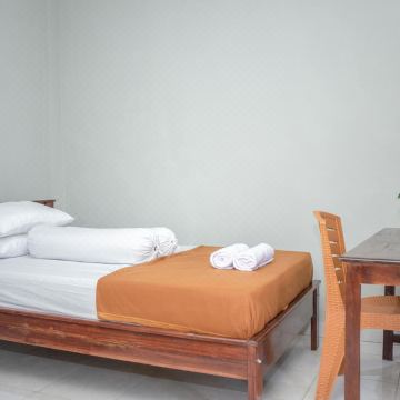 Amor Homestay near Eltari International Airport Mitra RedDoorz(Amor Homestay near Eltari International Airport Mitra RedDoorz)图片