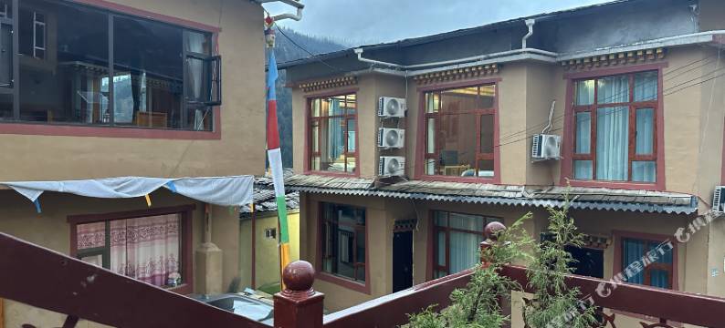 迭部扎尕那石匣子客栈图片