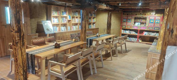 新都桥知北露营民宿图片