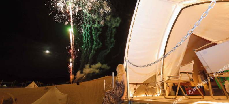 敦煌鸣沙山国际沙漠露营基地图片