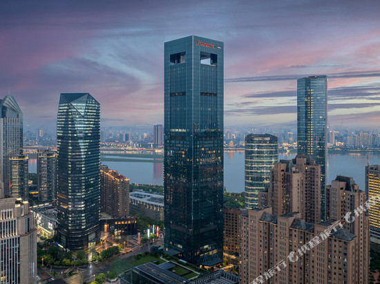 南昌红谷滩秋水广场希尔顿欢朋酒店