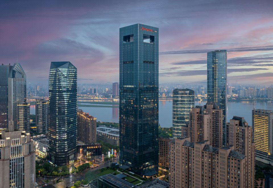 南昌红谷滩秋水广场希尔顿欢朋酒店外景图