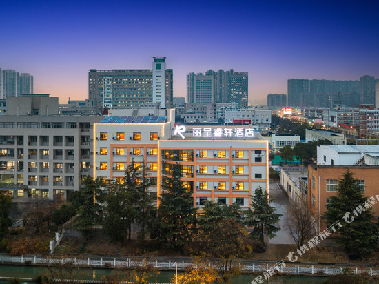 泰州老街万达广场丽呈睿轩酒店