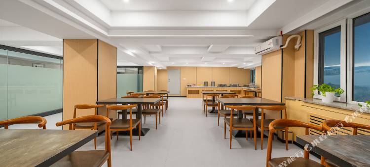 元素森木酒店(奎屯市火车站驿马巷旅游文化街区店)图片