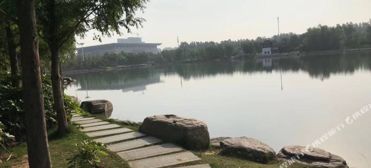 鸿宝大酒店(许昌曹魏古城胖东来时代广场店)图片